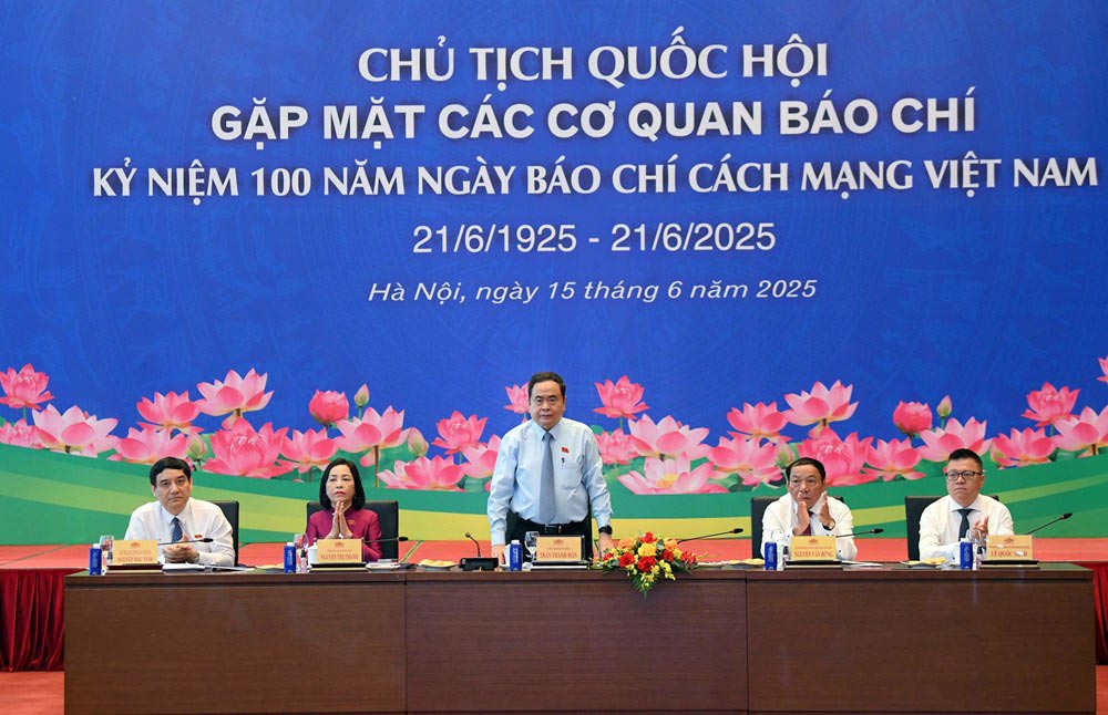 Bo truong Nguyen Van Hung tham du buoi gap mat cua Chu tich Quoc hoi Tran Thanh Man voi cac co quan bao chi nhan ky niem 100 nam Ngay Bao chi Cach mang Viet Nam. Anh: DUY NINH