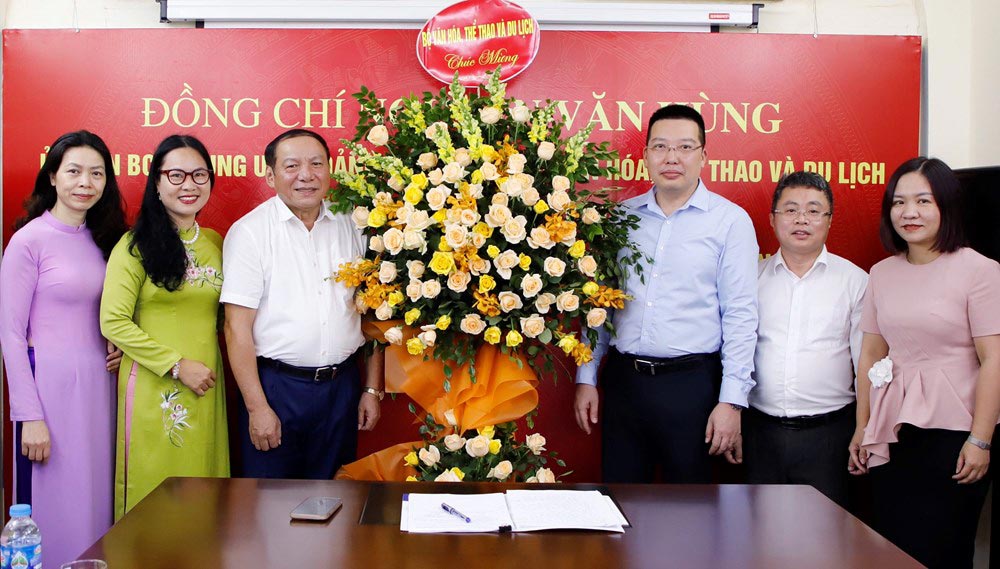 Bo truong Nguyen Van Hung tham, lam viec va chuc mung Bao Van Hoa nhan ky niem 98 nam Ngay Bao chi Cach mang Viet Nam (21.6.1925 - 21.6.2023). Anh: TR.HUAN