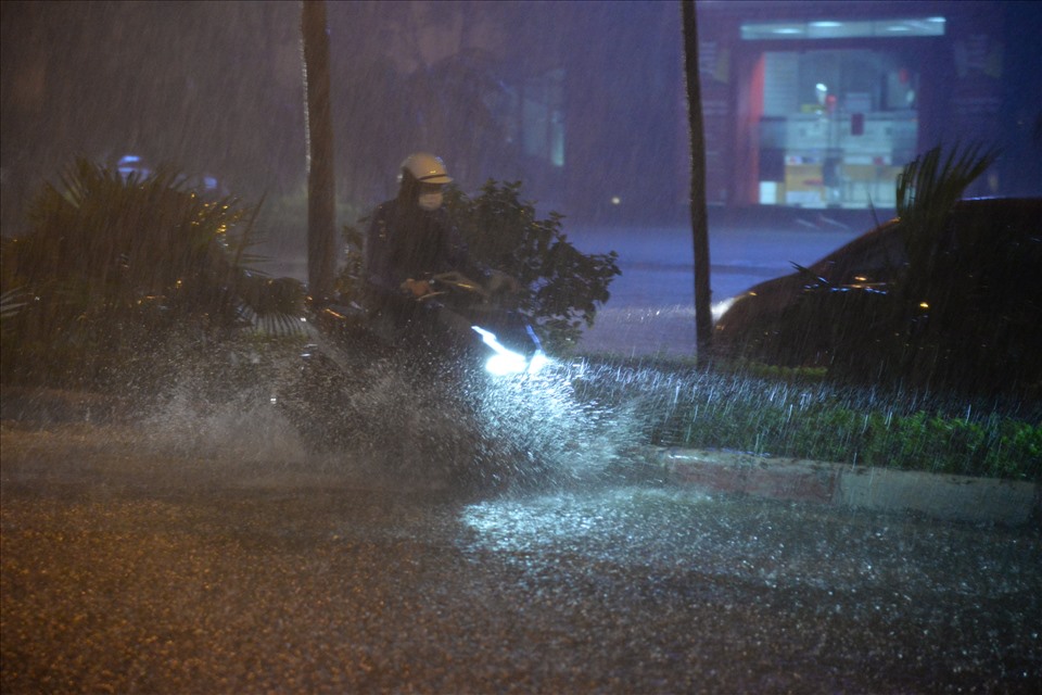 Northwest weather on June 20, with showers and thunderstorms in some places, sunny days, average temperature from 24-33 degrees Celsius. Photo: Nguyen Long