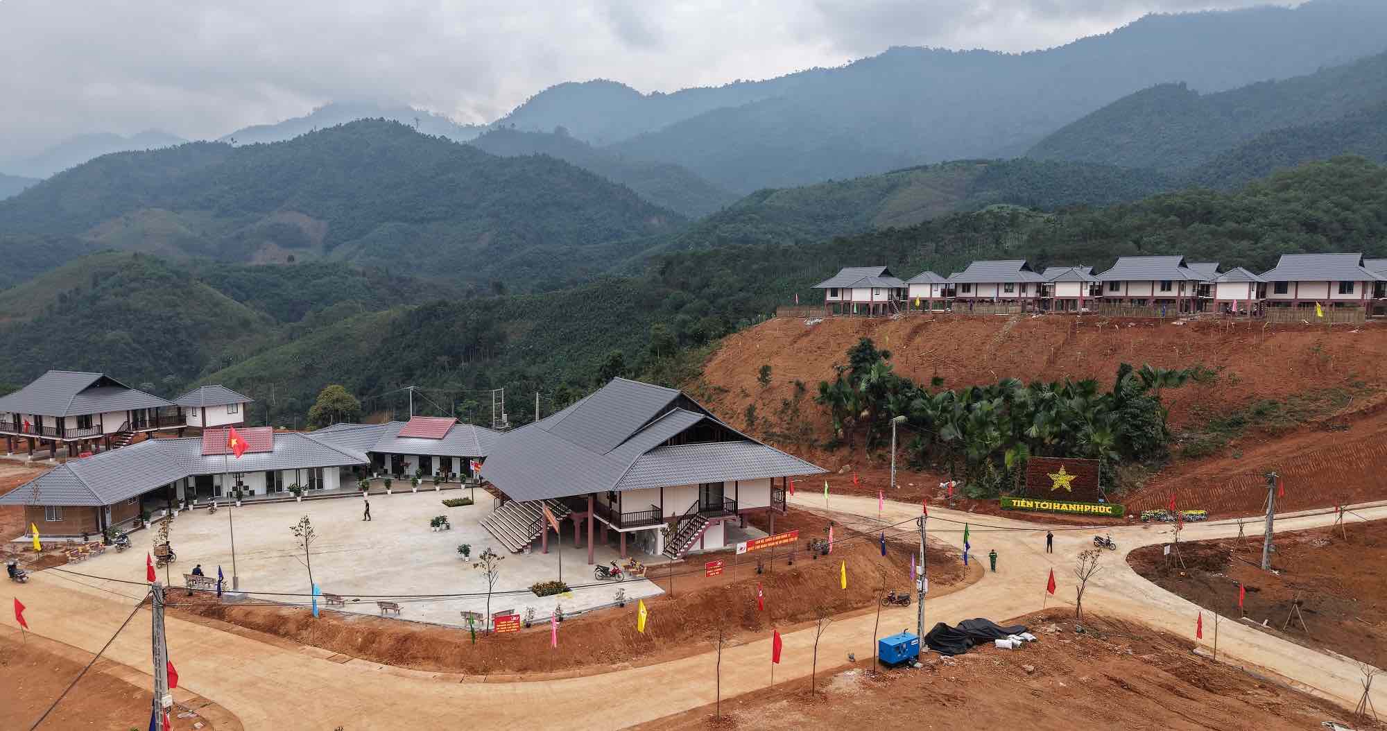 Lang Nu hoi sinh tu tinh yeu thuong, dum boc cua dong bao ca nuoc. Anh: AN KIEN