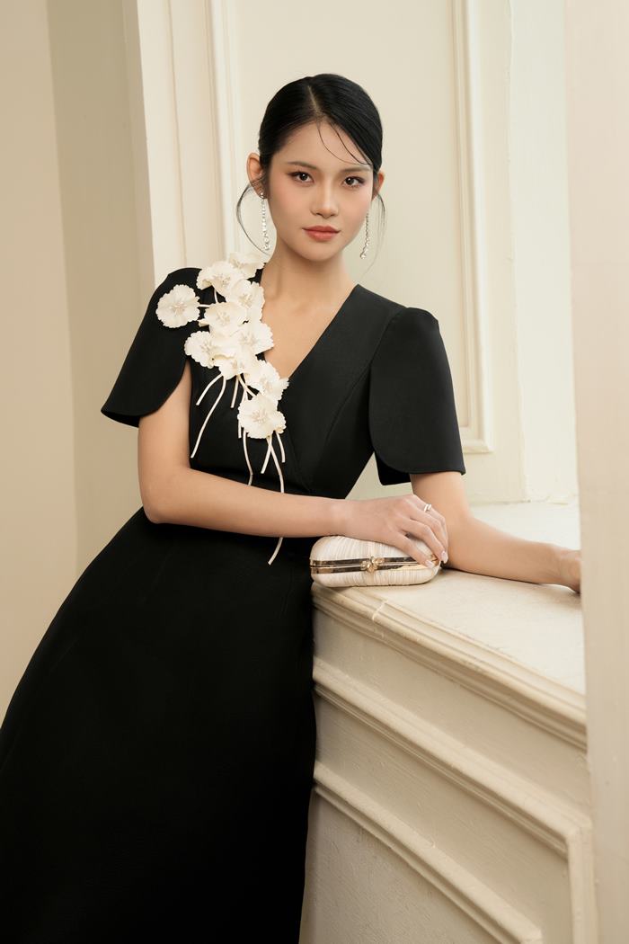 Sac den ket hop voi chi tiet dinh hoa noi mau trang