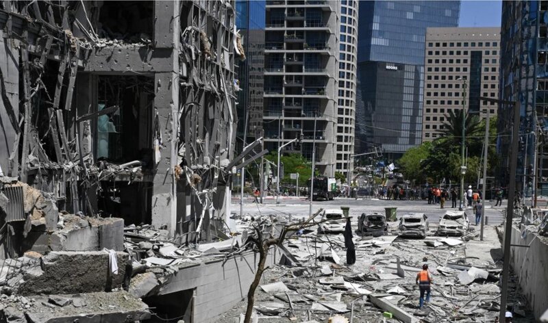 Un edificio fue destruido en el ataque de Iran contra Israel el 19 de junio. Foto: Xinhua