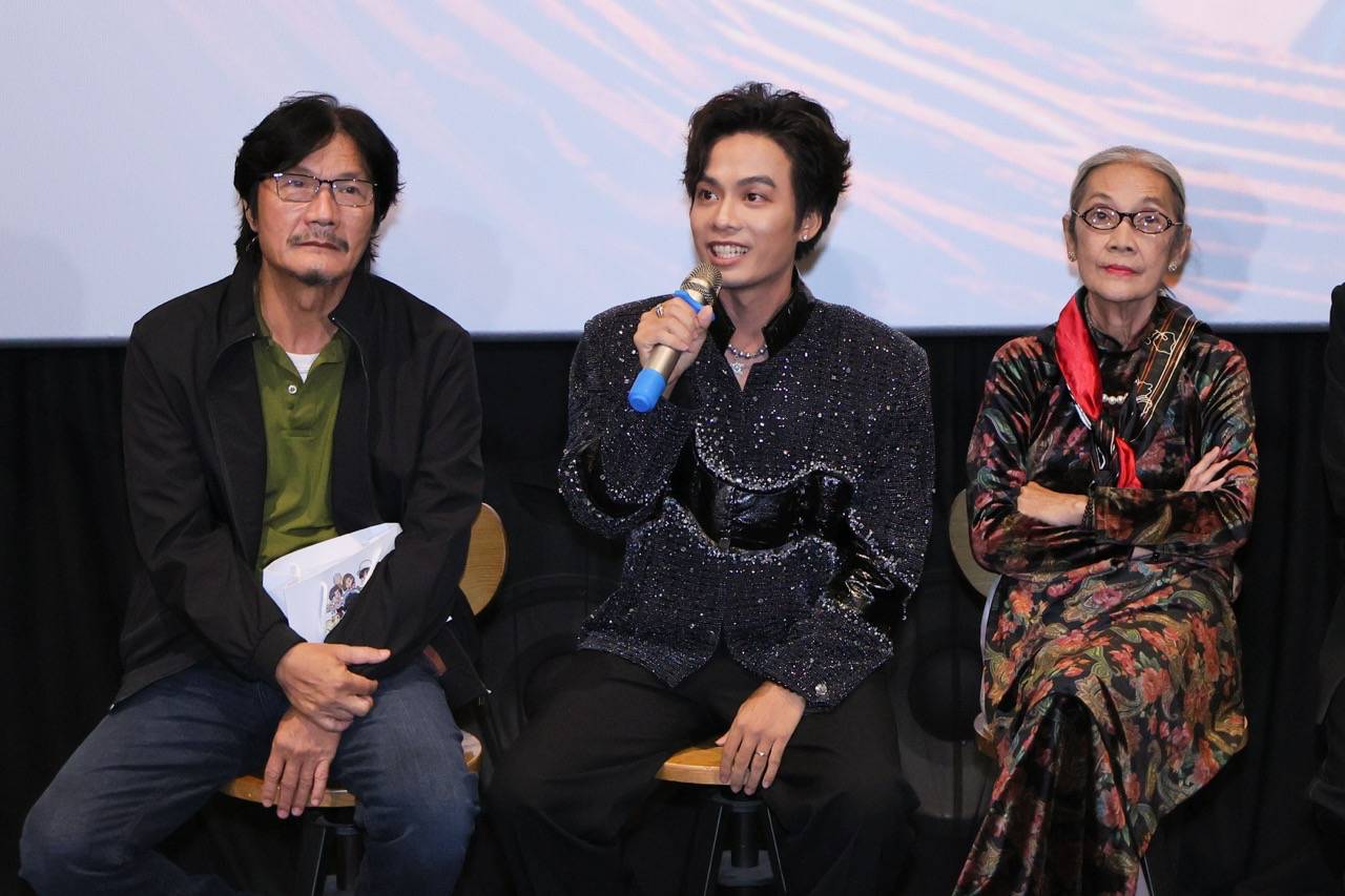 Artist Thanh Hien (right) is filming a new film. Photo: Film producer.