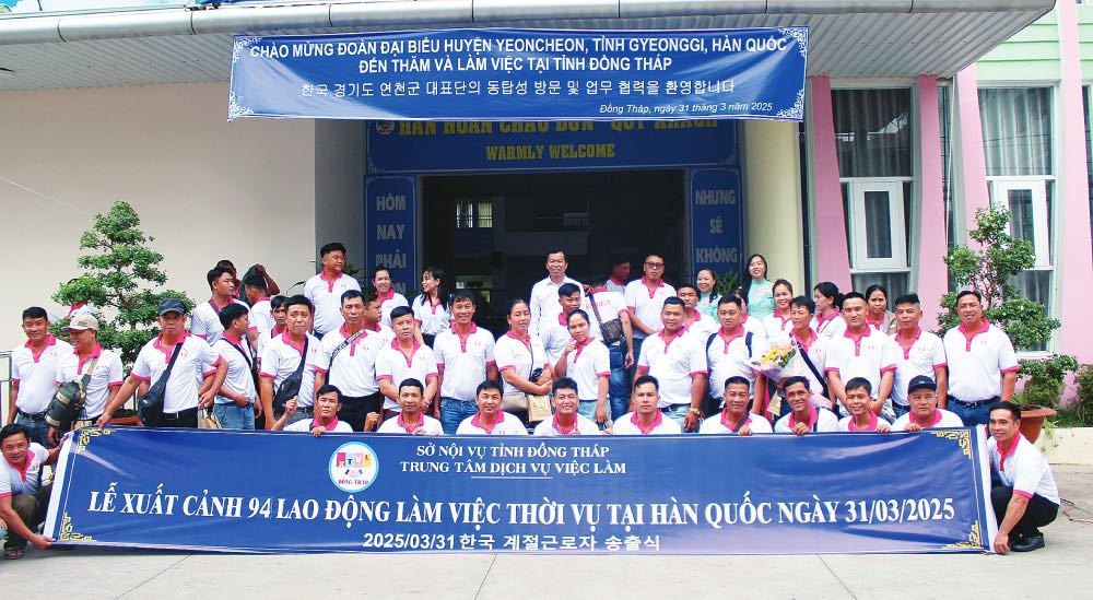 Lao dong tinh Dong Thap truoc gio ra nuoc ngoai lam viec. Anh: LUC TUNG