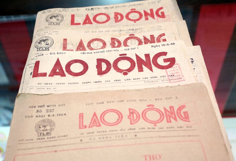 Trang bia cac so Bao Lao Dong duoc in trong cac nam 1949, 1954. Anh: HAI NGUYEN