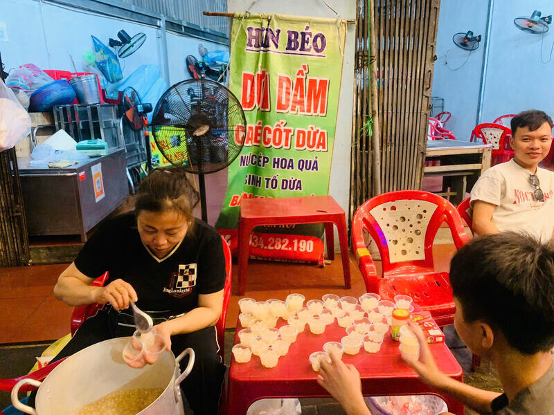 Vao nhung ngay he nong nuc, dua dam luon la mon trang mieng “chay hang” duoc du khach va nguoi dan san don nhat. Ảnh: Tuong Vy