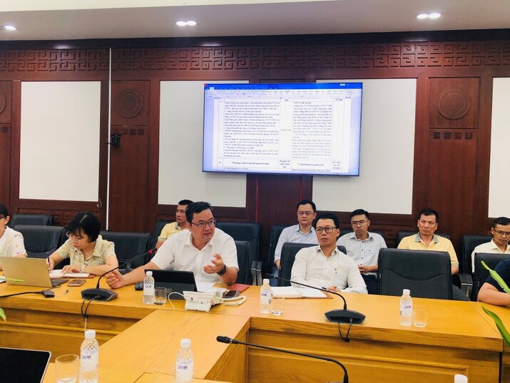 Dialogo periodico en el lugar de trabajo en 2025 de la empresa que explota las obras de gas (Vietsovpetro) para escuchar y absorber las opiniones de los trabajadores. Foto: Tra mi