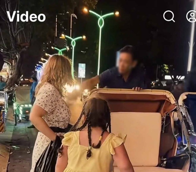 Chuyển công an điều tra vụ tài xế xích lô Nha Trang giật tiền trên tay du khách