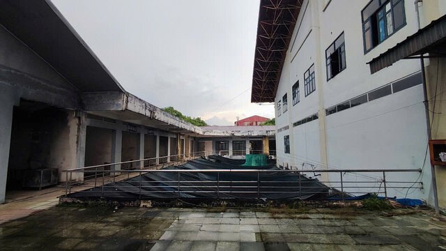Nhếch nhác chợ trung tâm Hòa Bình giữa lùm xùm tăng phí