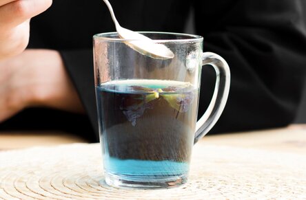 Should you drink herbal liver cool water instead of filtered water? Photo: Thuy Duong