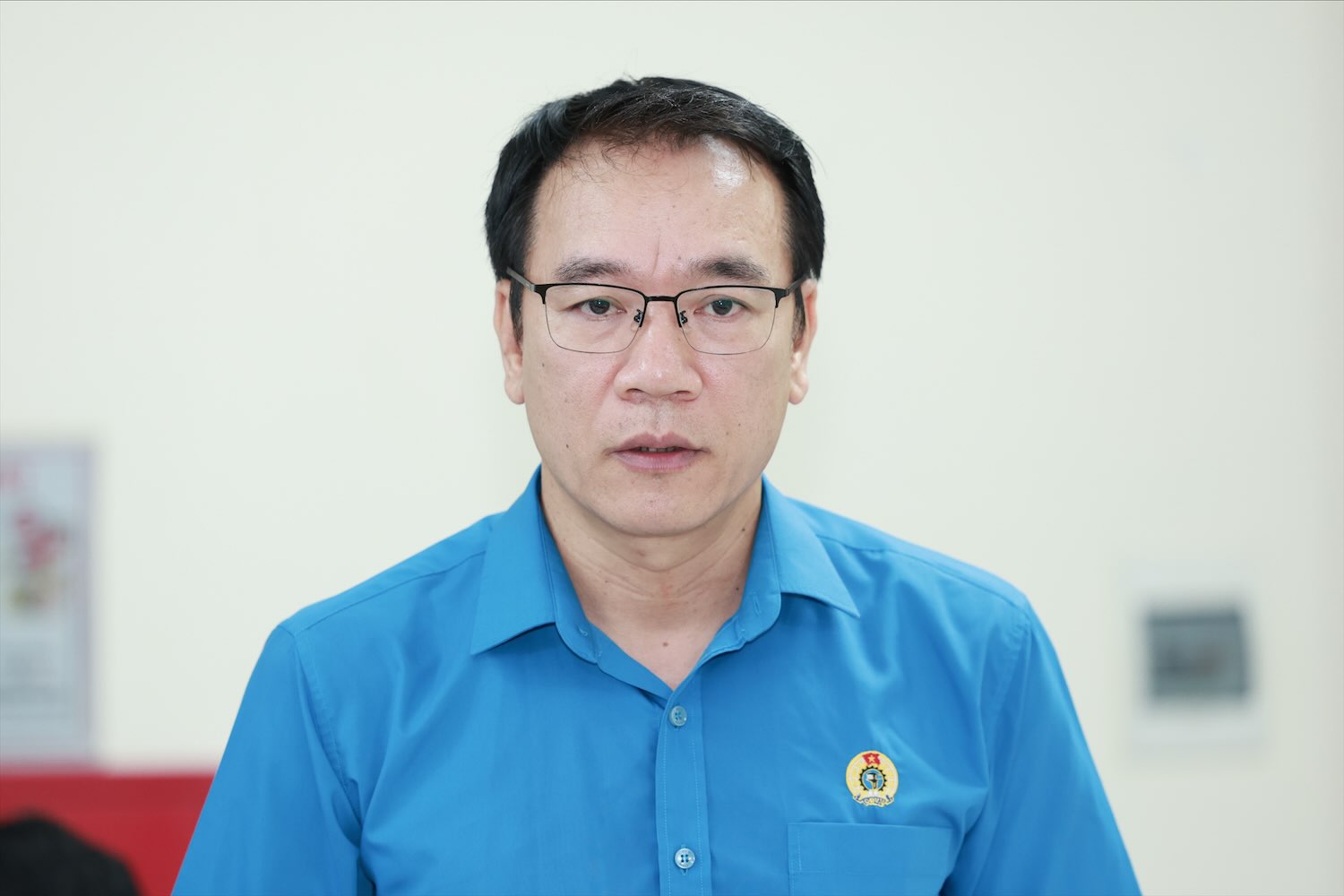 Ông Tô Xuân Thao - Chủ tịch LĐLĐ tỉnh Quảng Ninh góp ý vào các Tờ trình do Phó Chủ tịch Thường trực Thái Thu Xương trình bày. Ảnh: Hải Nguyễn