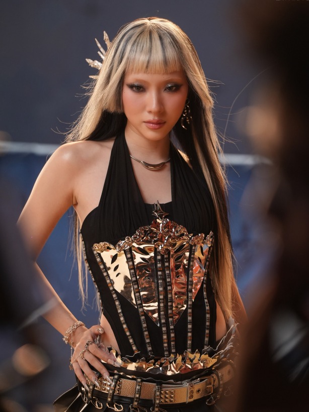 Quynh Anh Shyn the hien gu thoi trang doc dao, thoi thuong o Em xinh say hi. Anh: Nha san xuat