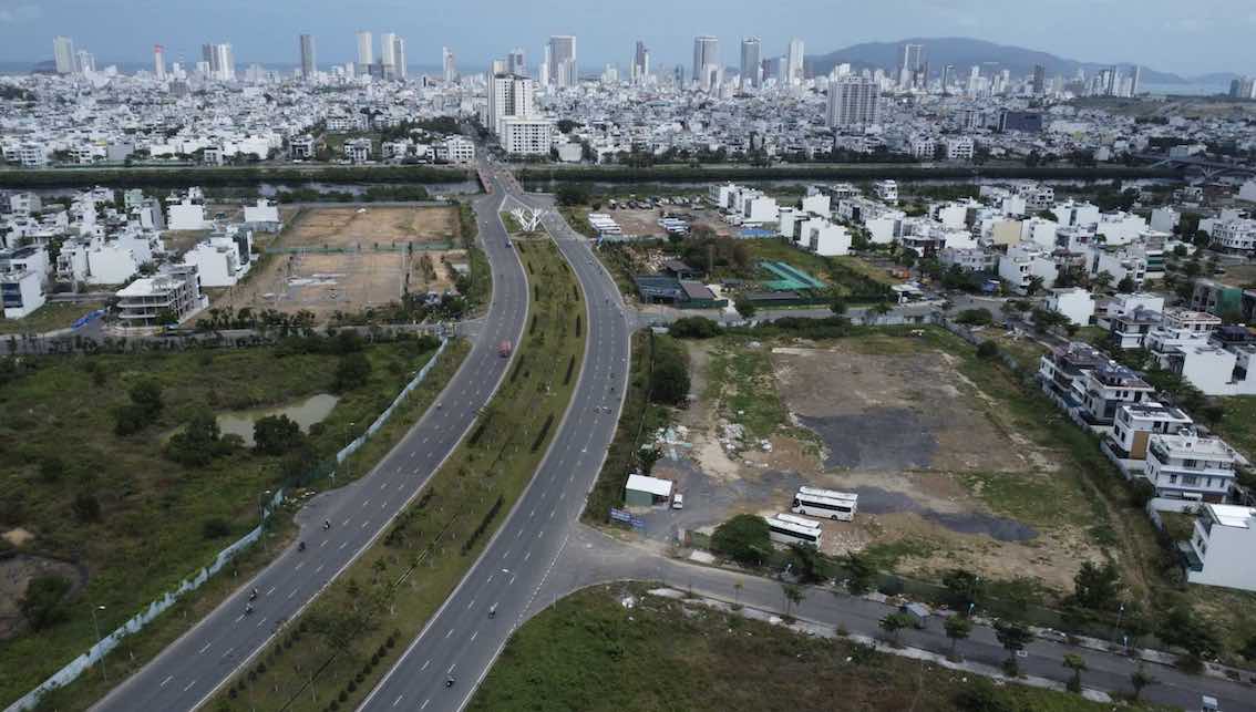 4 areas terrestres en Khanh Hoa son elegibles para pilotar proyectos de vivienda comercial, incluida la compañia del Grupo Tan Hoang Minh. Foto: Huu Long