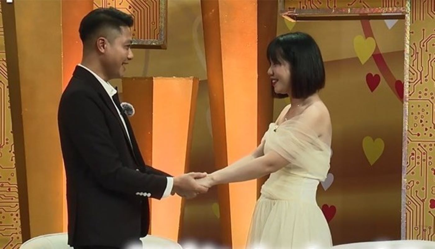 A happy marriage has someone by your side because of love, not because of obligation. Photo of the couple at the "Son of a Husband and wife" program. Photo: Producer.