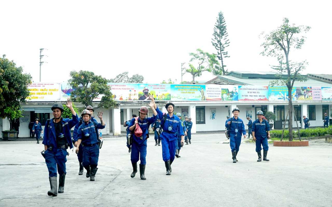 Tho lo Than Mao Khe phan khoi vao ca san xuat. Anh: TKV