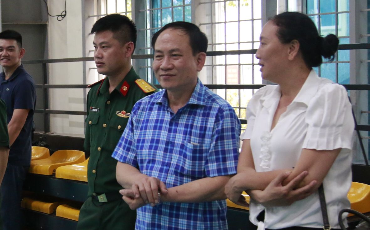 Dai ta Vu Ngoc Khuong - Pho Tu lenh kiem Tham muu truong Binh chung dong vien, khich le, theo doi ban giam khao kiem tra cac van dong vien nang khieu. Anh: BCTT