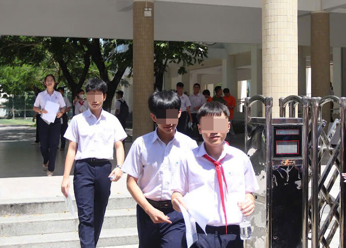 Da Nang candidates "request difficulty" in the Literature exam, grade 10 entrance exam. Photo: Nguyen Linh