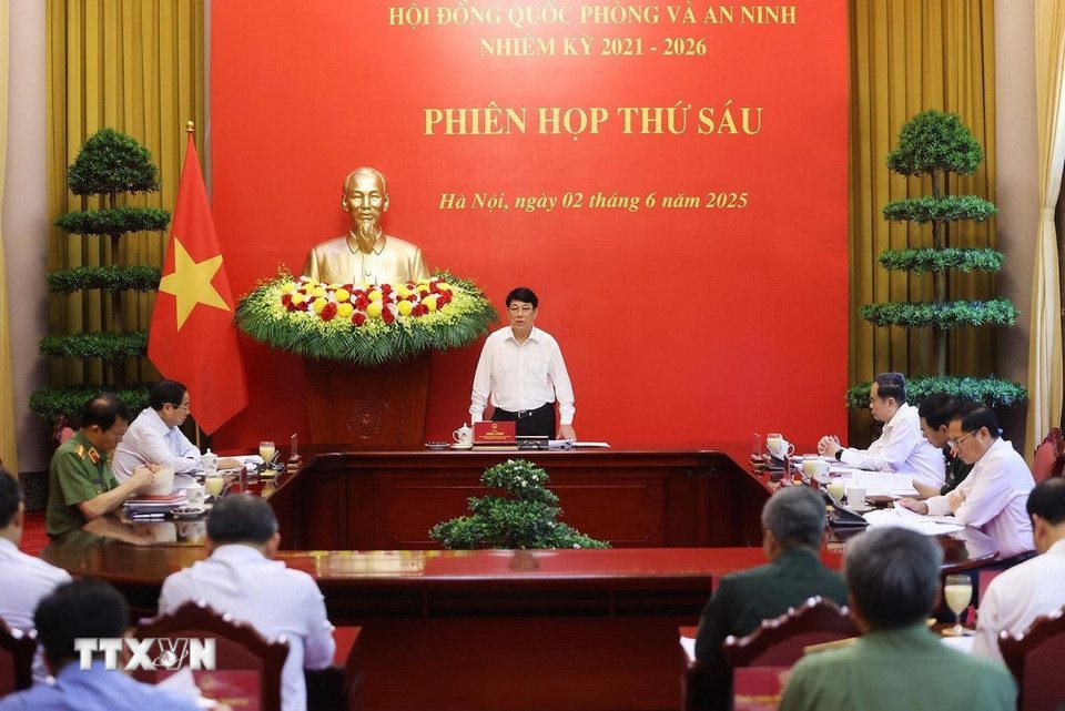 Uy vien Bo Chinh tri, Chu tich nuoc Luong Cuong - Chu tich Hoi dong Quoc phong va An ninh - chu tri phien hop. Anh: TTXVN