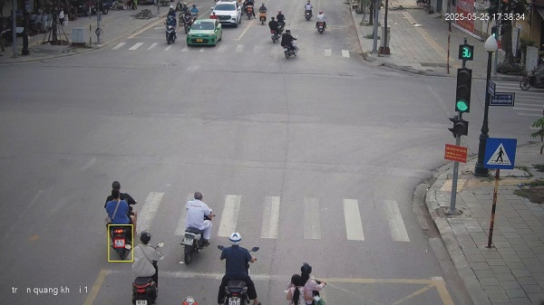Los propietarios de motos fueron multados en frio en Bac Giang. Foto: Policia de Bac Giang