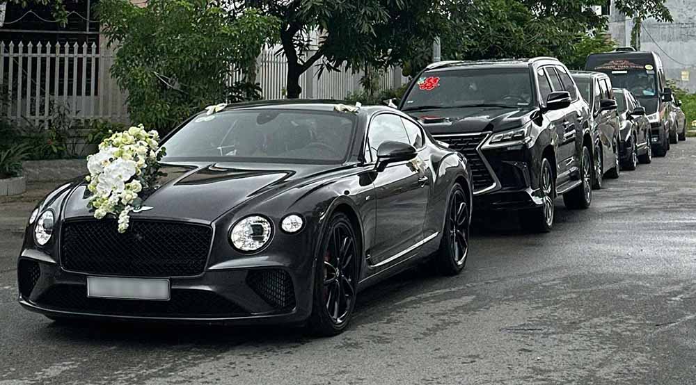 El auto para recoger a la novia en Hai Phong llamo la atencion. Foto: Supercar en Vietnam