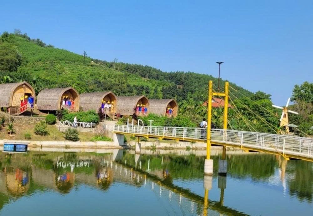 5 nhà Bungalow nghỉ dưỡng được chủ đầu tư Khu du lịch sinh thái HDT xây dựng trái phép trên đất lâm nghiệp. Ảnh: Phạm Thông