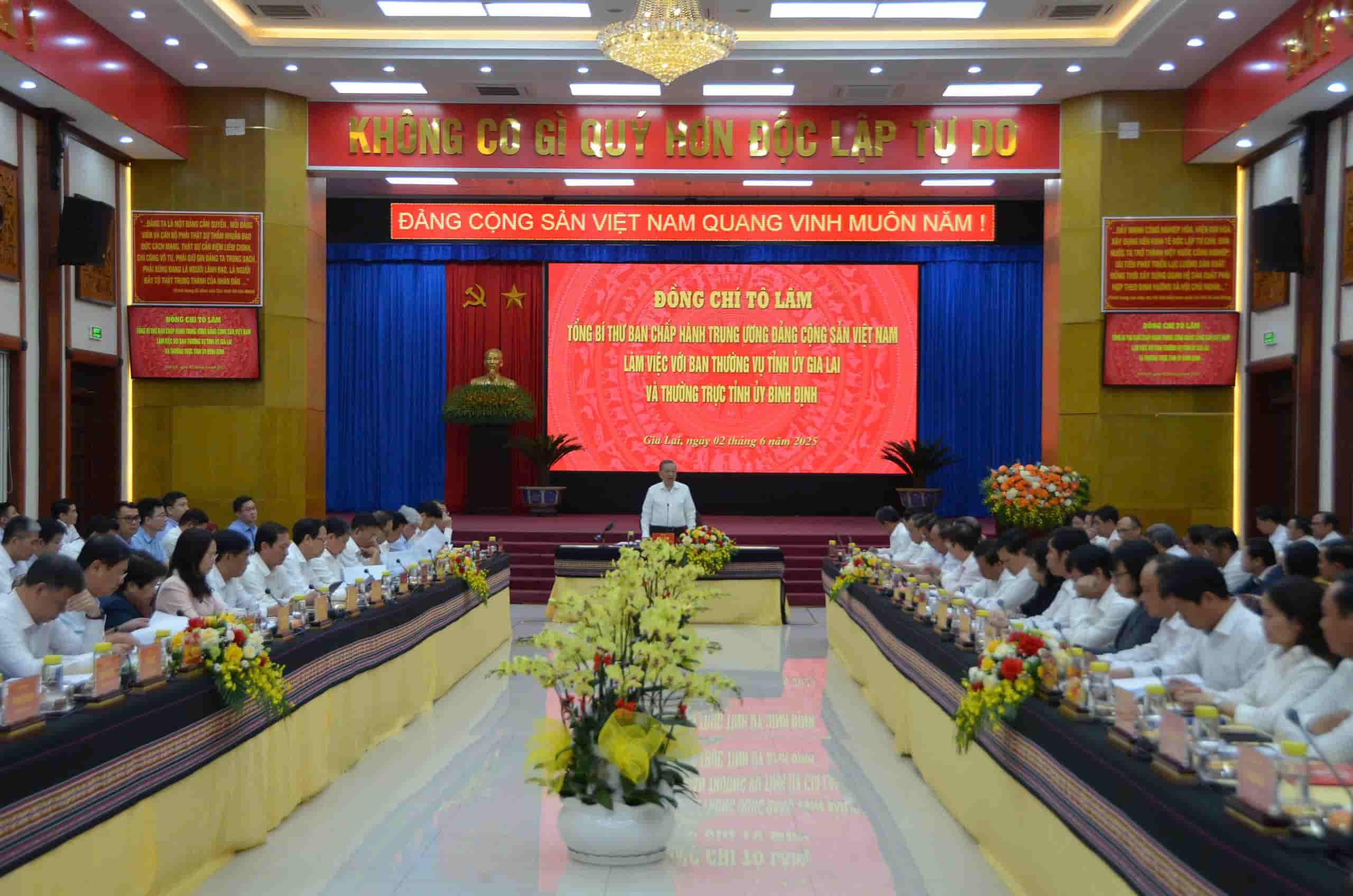 Quang canh buoi lam viec. Anh: Thanh Tuan