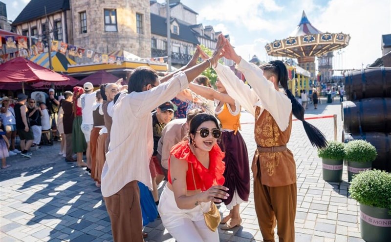 Tourists have the opportunity to experience many interesting things when coming to Ba Na Hills (Da Nang). Photo: Thanh Son