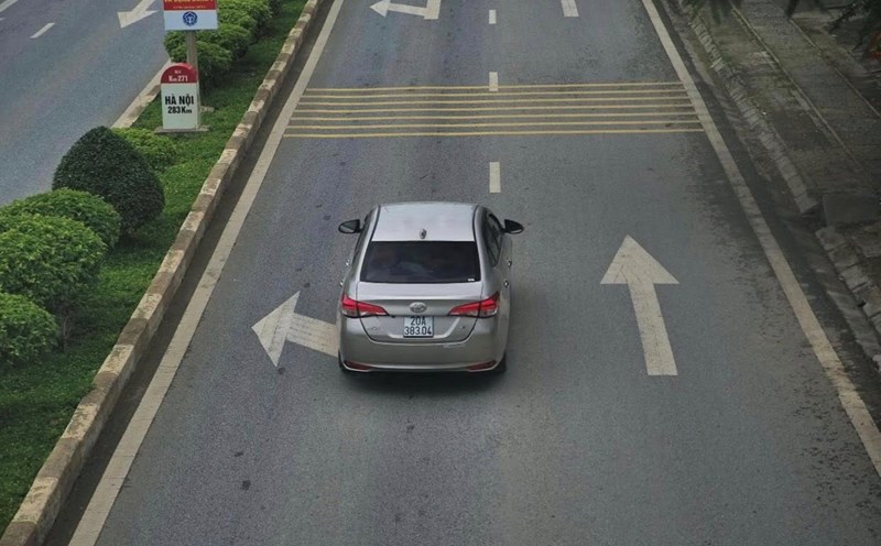 A series of out-of-province cars have just been fined in Cao Bang. Photo: Cao Bang Police