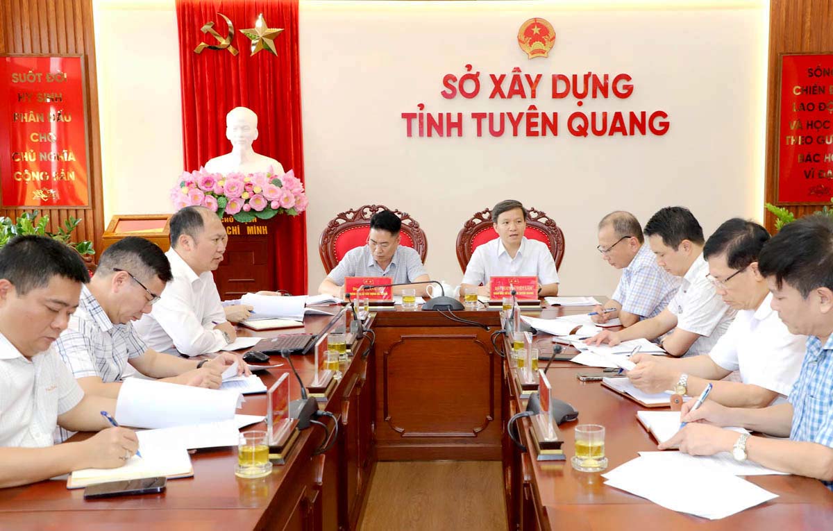 Leaders of Tuyen Quang and Ha Giang Departments of Construction chaired a meeting and agreed on the merger of the two units after the merger of provinces. Photo: Van Nghi.