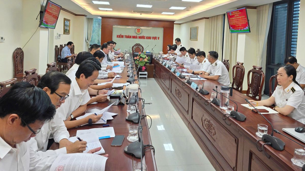 Anh: Ta Quang