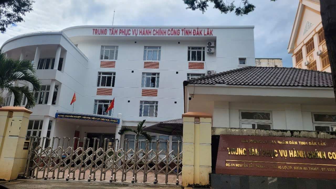 The Provincial People's Committee has just issued a plan to improve the Administrative Reform Index and the People's satisfaction Index with the services of State administrative agencies in 2025. Photo: Bao Lam