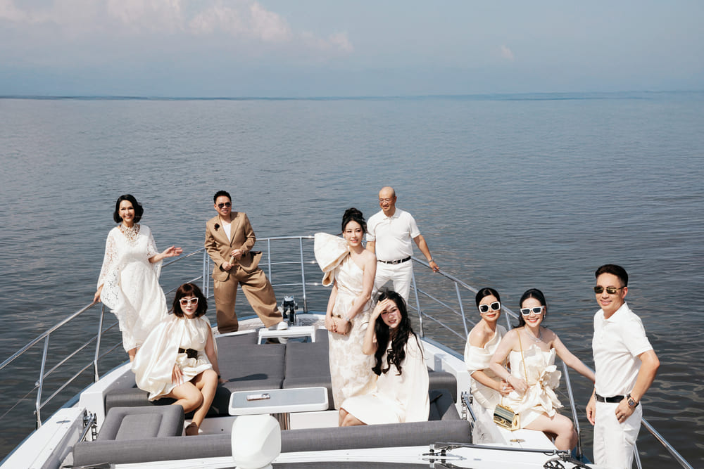 Los tonos blancos seran muy adecuados para mujeres que asisten a fiestas en el yate. Foto: Gafas de equipo