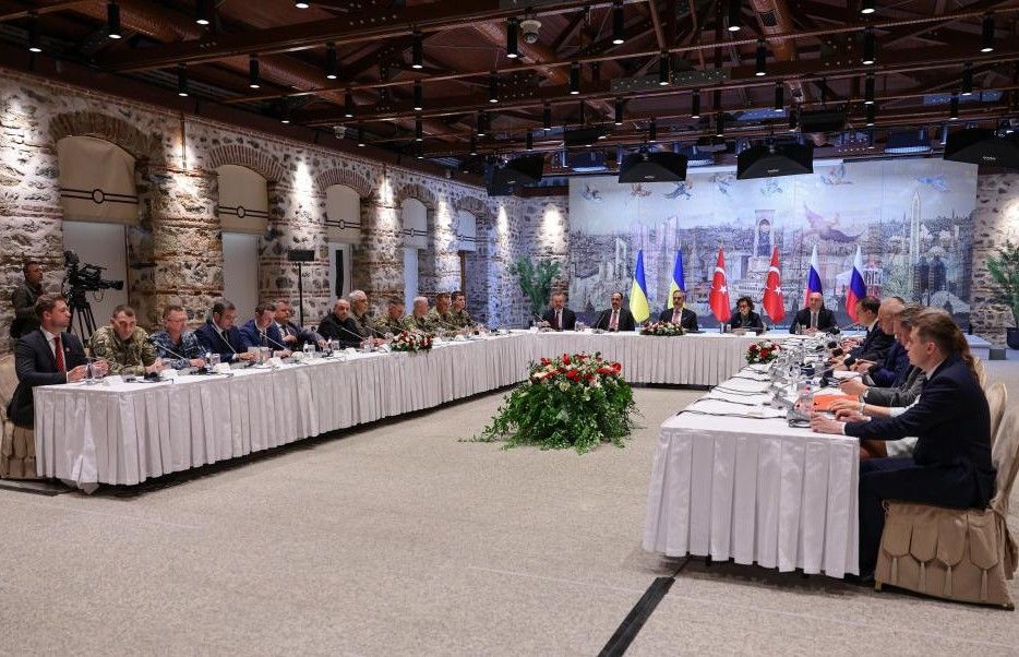 La delegacion rusa y ucraniana negocio la primera ronda en Estambul, Türkiye, el 16 de mayo de 2025. Foto: Xinhua