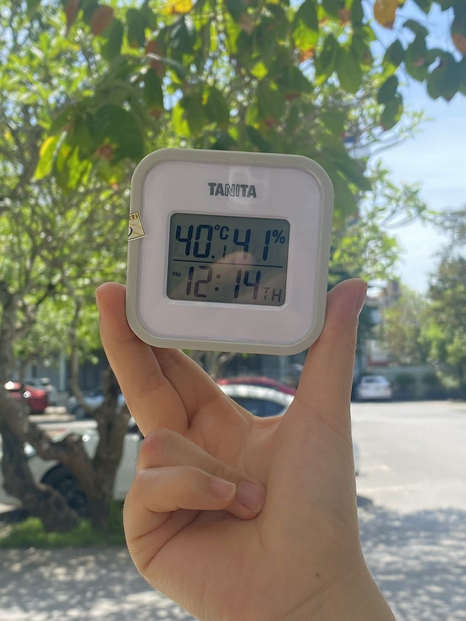 Hot weather, air temperature at the yard of Cam Khe District Medical Center (Phu Tho). Photo: BVCC