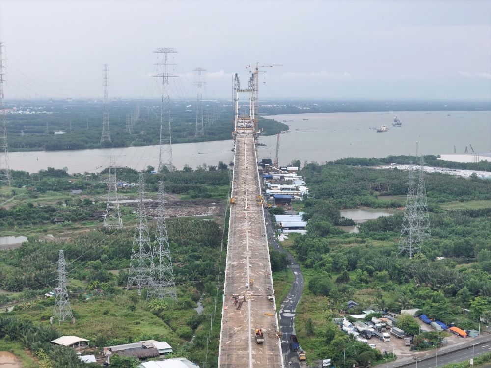 Cau Binh Khanh co tong chieu dai hon 2,76 km, trong do phan cau chinh dai 763 m. Ảnh: Anh Tu