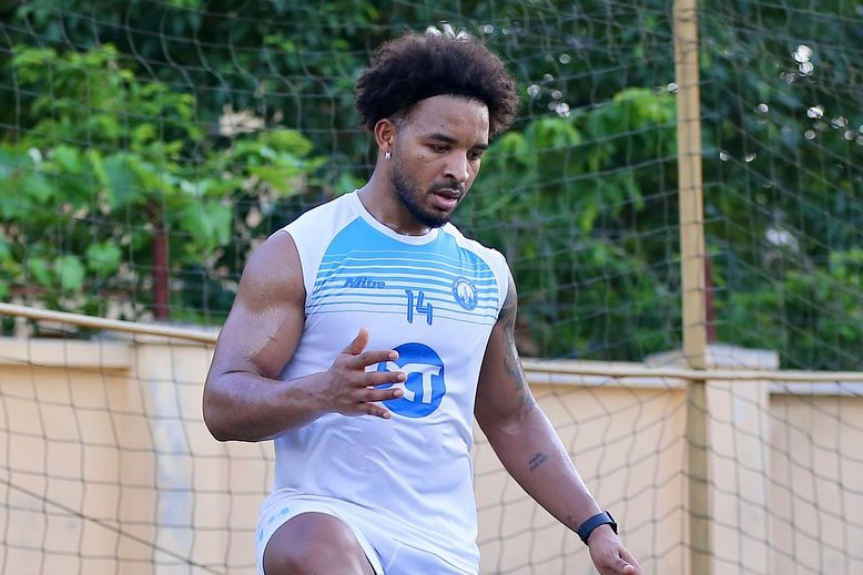 Nguyen Xuan Son returns to training after 6 months of injury treatment. Photo: Nam Dinh Club