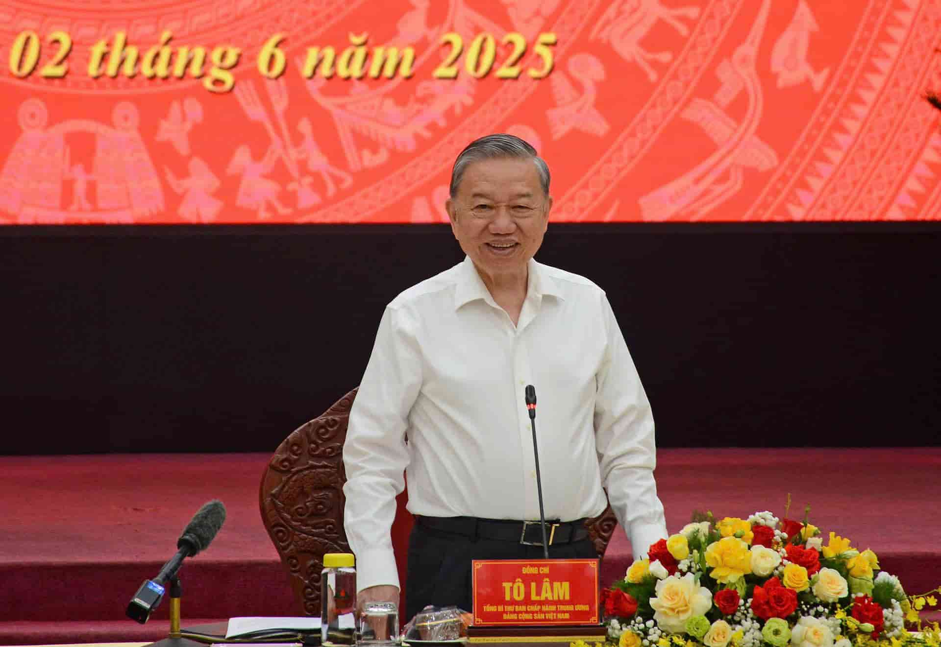General Secretary To Lam gave instructions and conclusions at the meeting with the two provinces of Gia Lai and Binh Dinh. Photo: Thanh Tuan