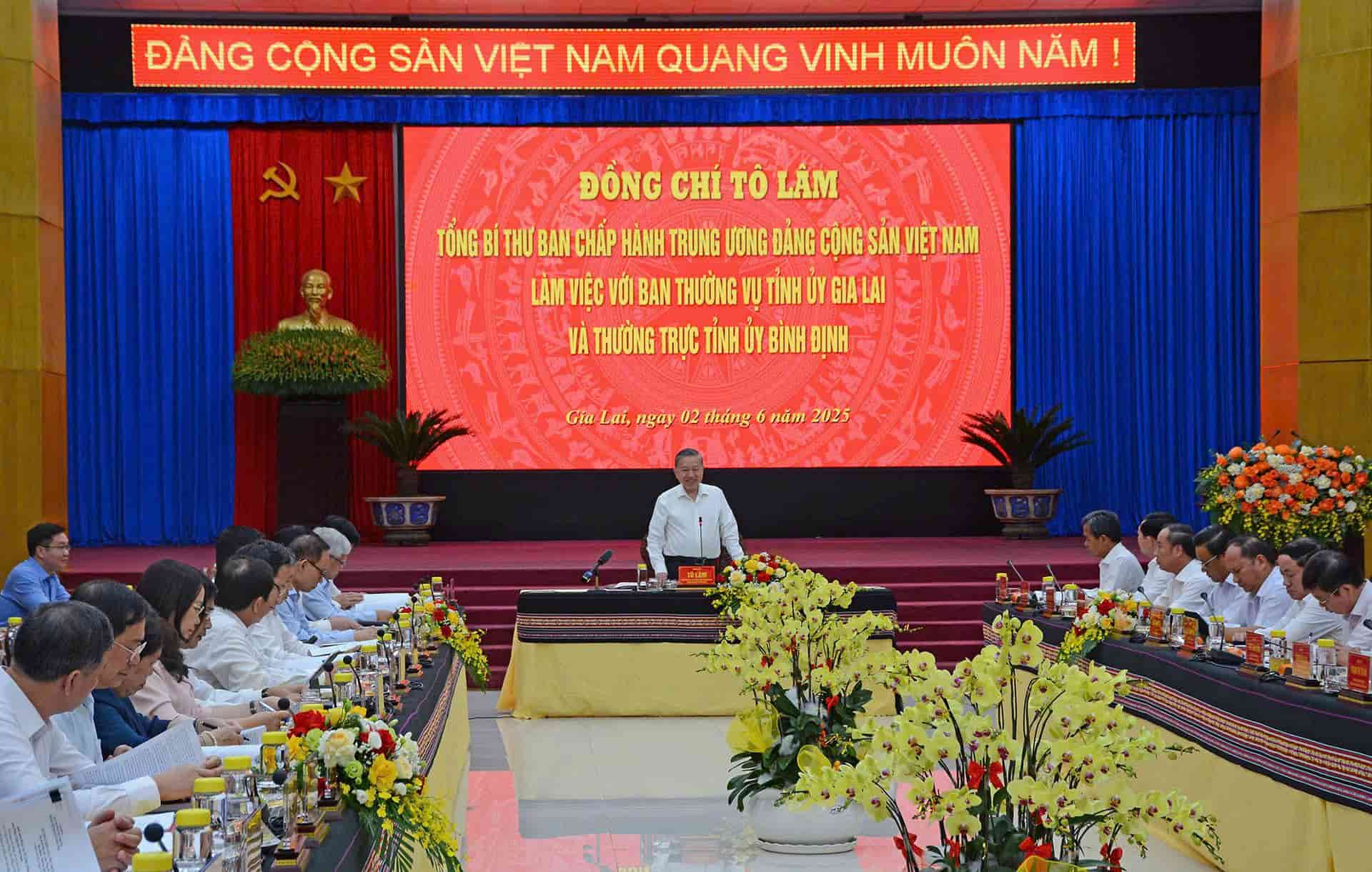 Quang cảnh buổi làm việc. Ảnh: Thanh Tuấn 