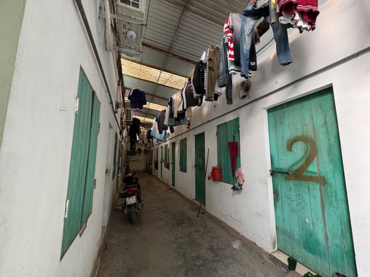 Many workers have to live in cramped, hot rooms, greatly affecting their health. Photo: Bao Han