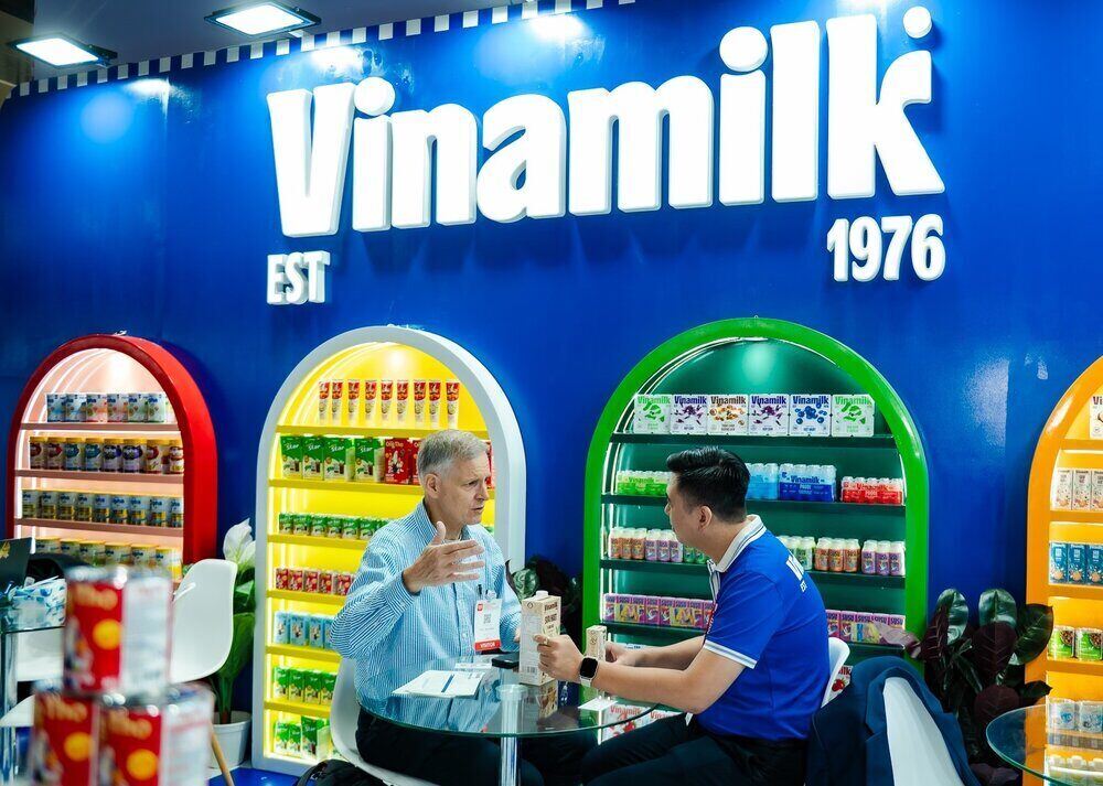 Vinamilk gap go, lam viec voi nhieu doi tac den tu cac nuoc trong khu vuc chau A va Au – My. Ảnh: Vinamilk