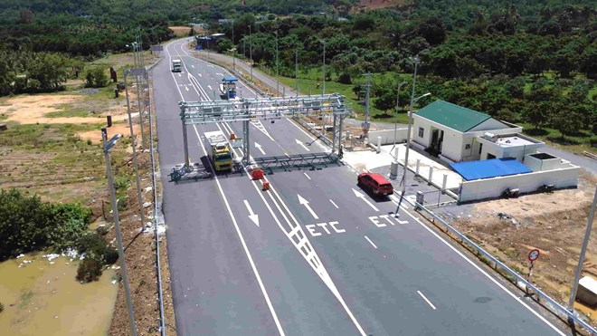 NHA Trang - Cam Lam Expressway construida por Son Hai Group se ha puesto en funcionamiento. Foto: Huu Long