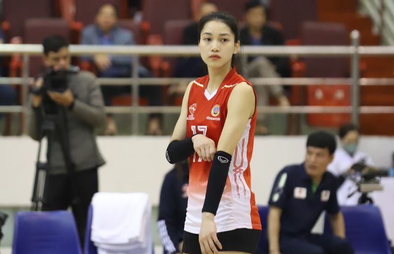 Nguyen Thi Phuong toa sang trong mau ao doi Binh chung Thong tin - TCT Dong Bac dau mua giai 2025. Anh: Hoang Hue