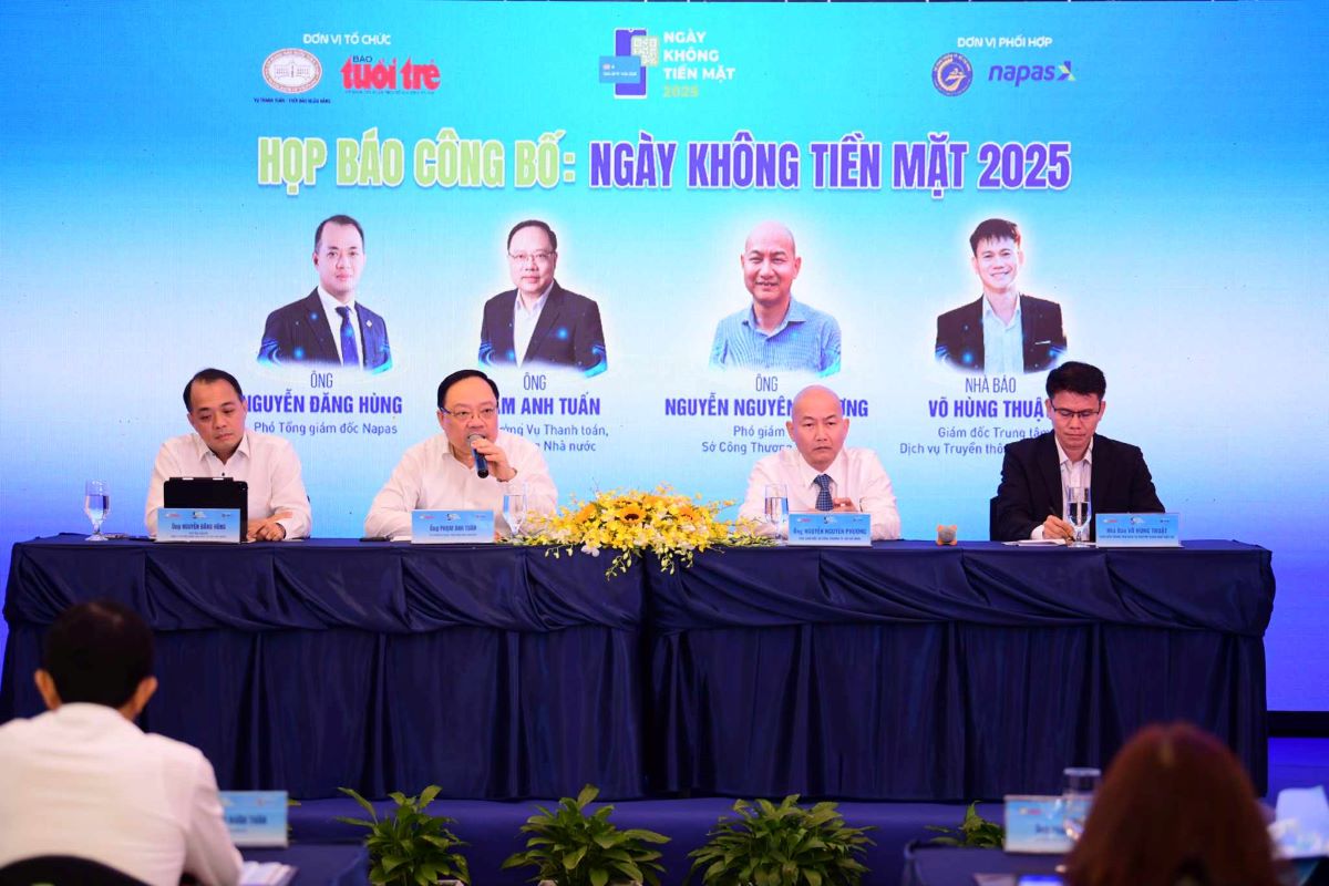 Uncking accounts, suspected fraudulent accounts are one of the issues discussed by experts at the press conference of the 2025 Cashless Day event. Photo: Dinh Quang