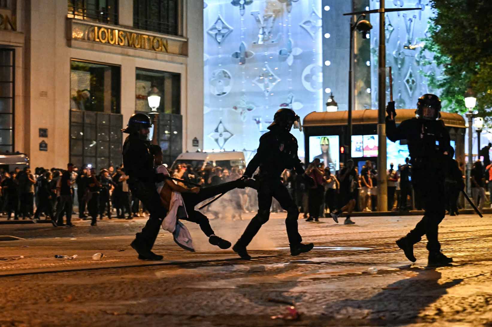 Paris experimento disturbios despues de que PSG gano la Liga de Campeones. Foto: AFP