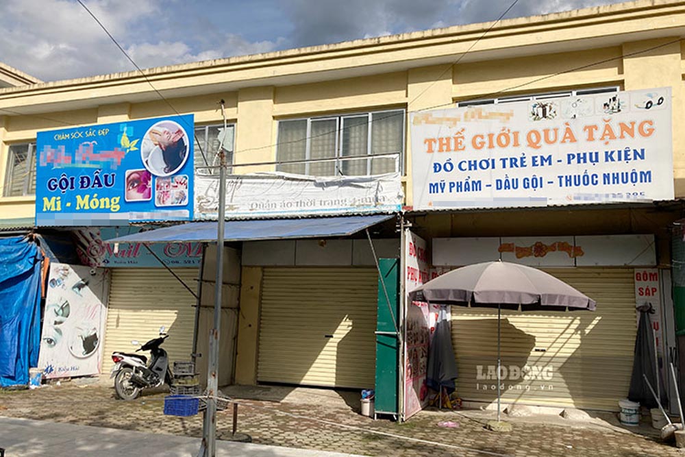 Nhiều cửa hàng về đồ gia dụng, cơ sở làm đẹp và thời trang… bất ngờ đóng cửa. Ảnh: Quang Đạt