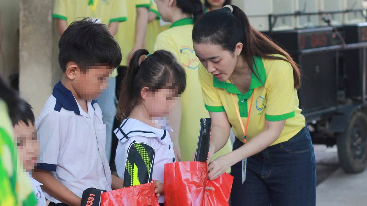 CLB Vi tre tho voi nhieu hoat dong thien nguyen y nghia. Anh: CLB cung cap