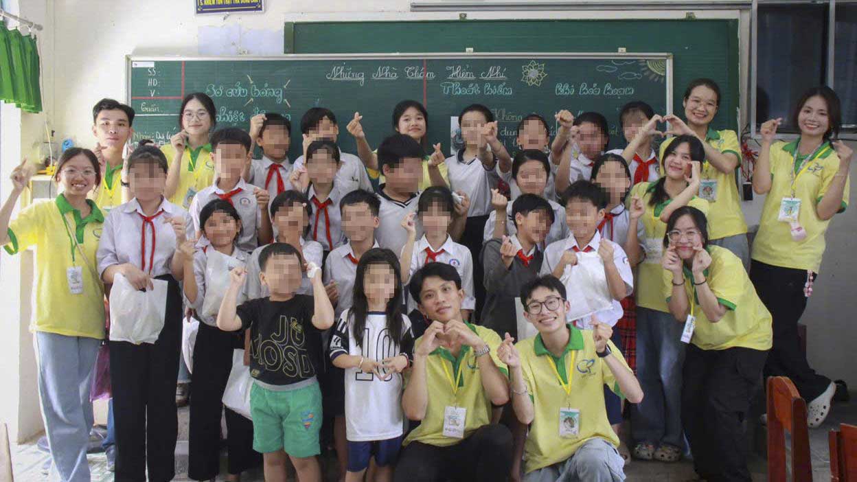 CLB to chuc nhung buoi vui choi cho tre em. Anh: CLB cung cap