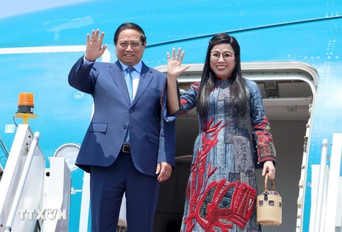 Politburo member and Prime Minister Pham Minh Chinh and his wife. Photo: VNA