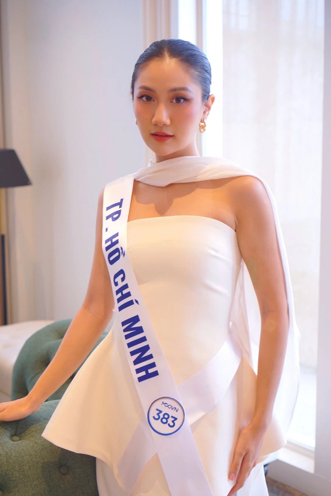 Anh: Miss Cosmo Vietnam.