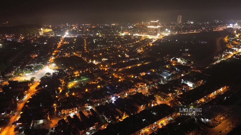 Một góc của thành phố biên cương Lào Cai nhìn từ cầu Phú Thịnh trước khi không còn cấp thành phố.